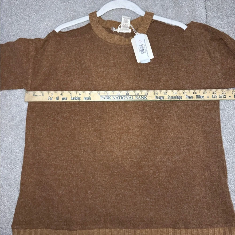 Hem & Thread Cold shoulder brown super soft sweater Size M